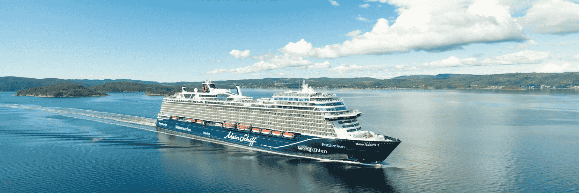 Mein Schiff 7 im Fjord Norwegen