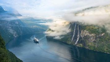 Geiranger Fjord mit Mein Schiff