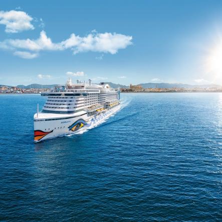 AIDAperla vor Palma de Mallorca