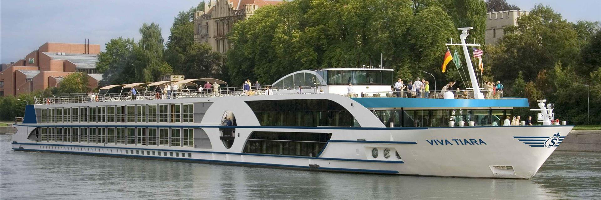VIVA Tiara auf dem Fluss